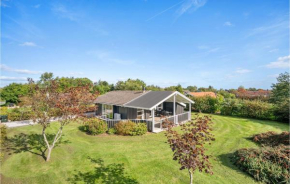 Nice Home In Juelsminde With Wifi, Sønderby